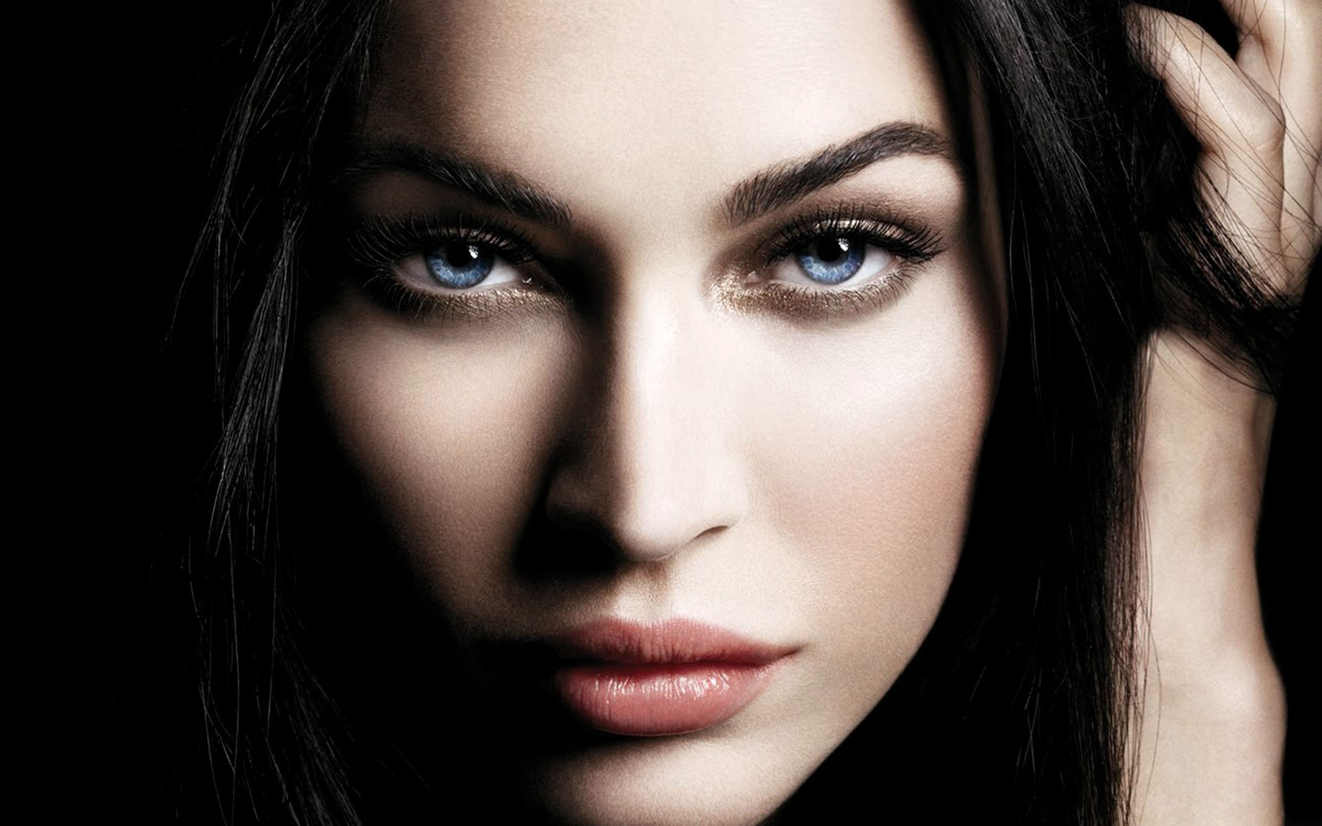 Megan Fox beauty eye makeup